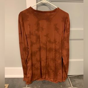 Lululemon mens fundamental long sleeve t shirt.